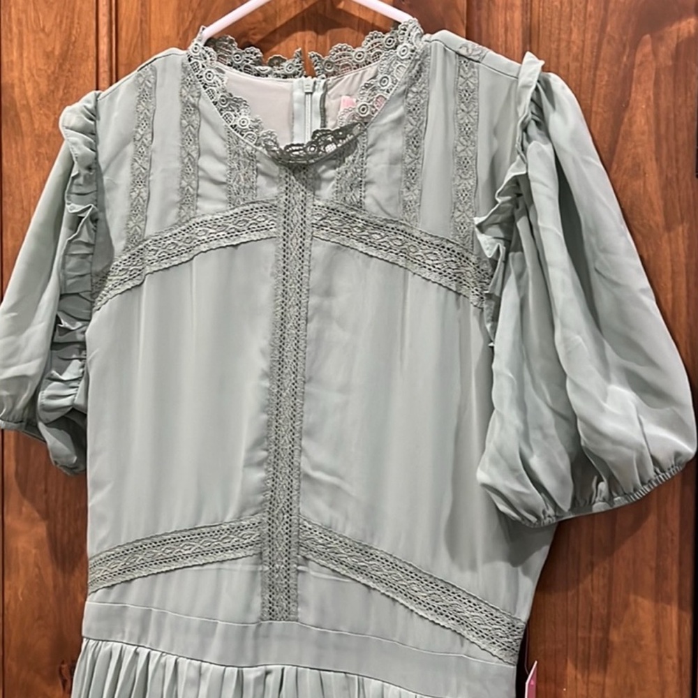 Ivy City Co Green Ruffled Midi Dress with Puff Sleeves New - Picture 8 of 13